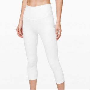 NEVER WORN! Lululemon Align HR crop 21’